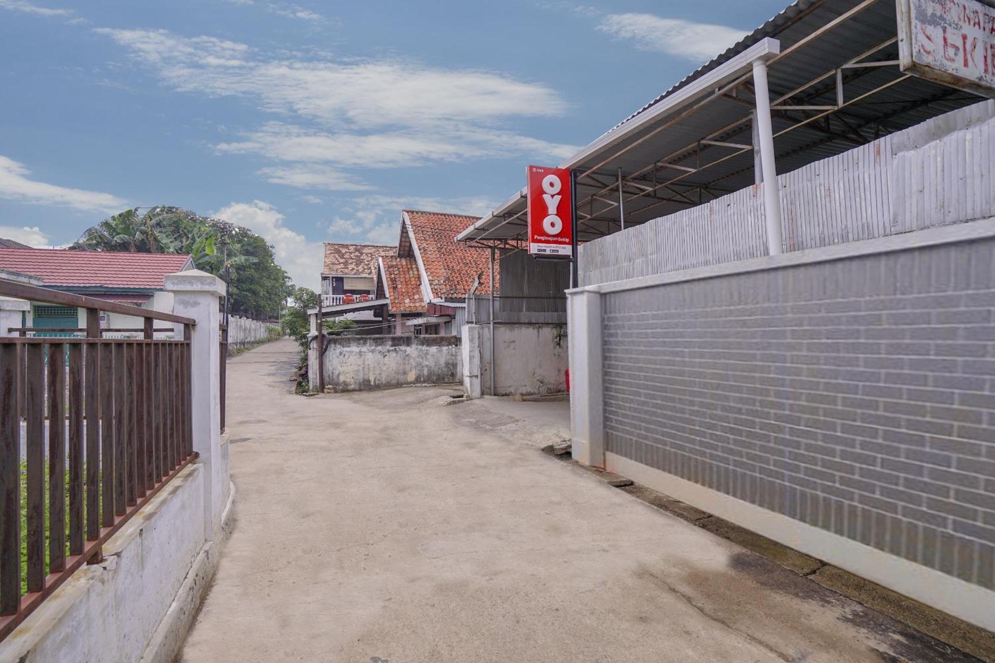 Super Oyo 1868 Penginapan Sekip Palembang Zewnętrze zdjęcie